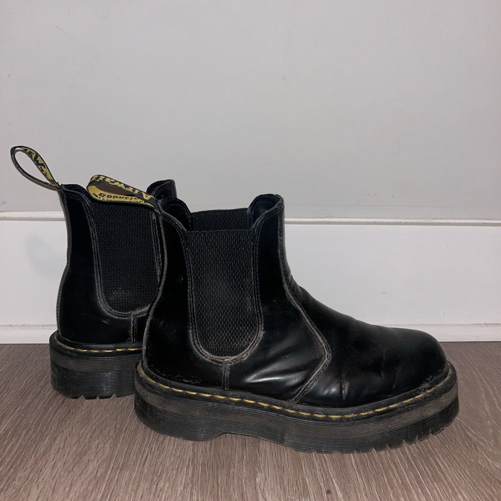 DR. MARTENS 2976 SMOOTH LEATHER PLATFORM CHELSEA BOOTS